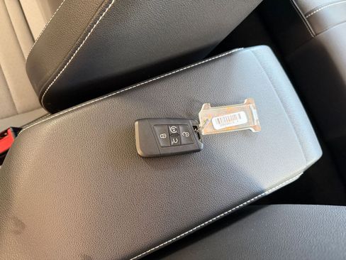 Used 2025 Volkswagen Jetta SE image 22