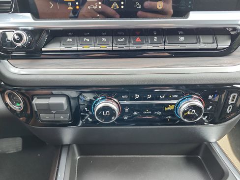 New 2026 GMC Sierra 1500 SLT w/ SLT Premium Plus Package image 17