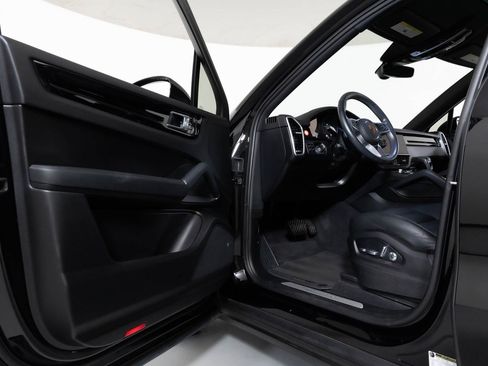 Used 2021 Porsche Cayenne Coupe image 20