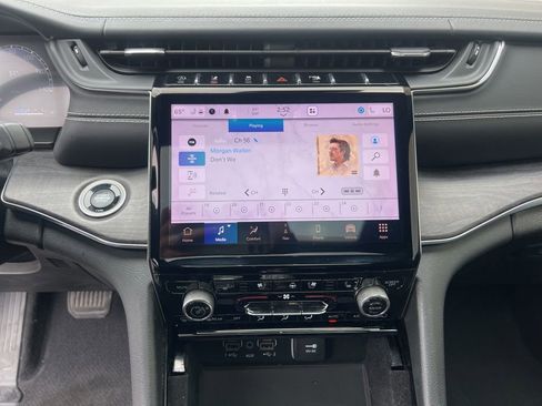 Certified 2021 Jeep Grand Cherokee L Overland w/ Luxury Tech Group IV AWD/4WD image 17