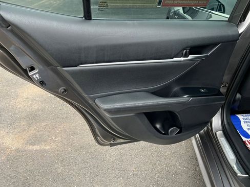 Used 2018 Toyota Camry XSE image 34