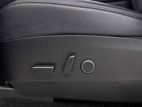 Used 2021 Tesla Model Y Long Range AWD/4WD image 29
