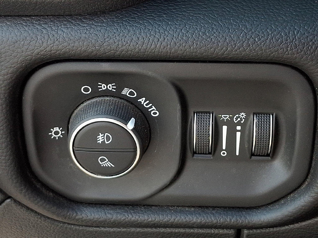 Used 2026 RAM 1500 Laramie AWD/4WD image 25