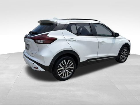 Certified 2021 Nissan Kicks SR FWD image 12