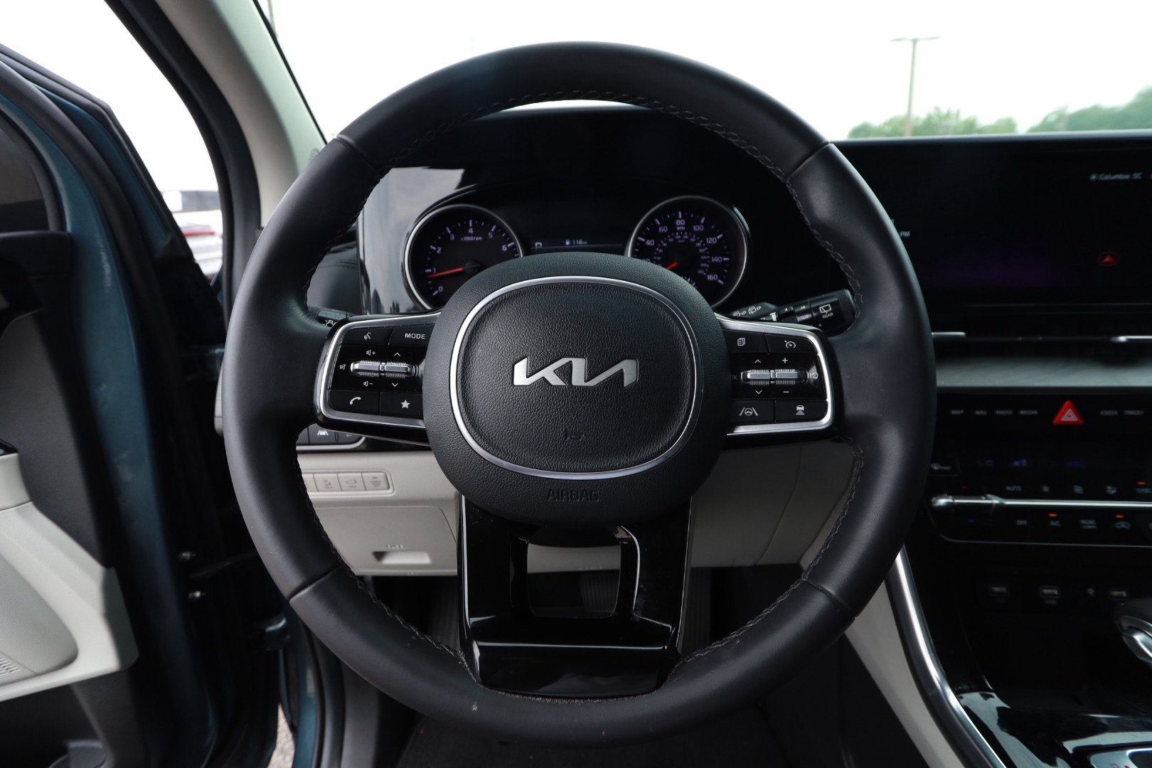 Used 2024 Kia Carnival EX FWD image 10