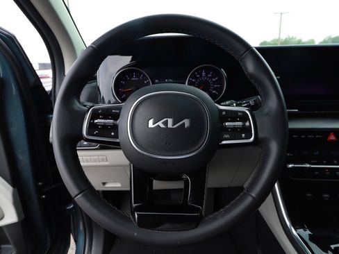 Used 2024 Kia Carnival EX FWD image 10