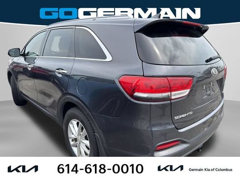 Used 2018 Kia Sorento FWD image 2