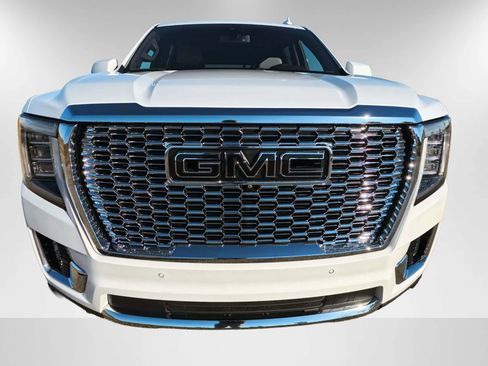 Used 2022 GMC Yukon XL SLT w/ SLT Luxury Package image 2