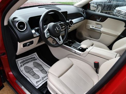 Used 2022 Mercedes-Benz GLB 250 w/ Premium Package image 32