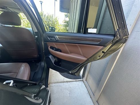 Used 2019 Subaru Outback 2.5i Touring w/ Popular Package #3A AWD/4WD image 10