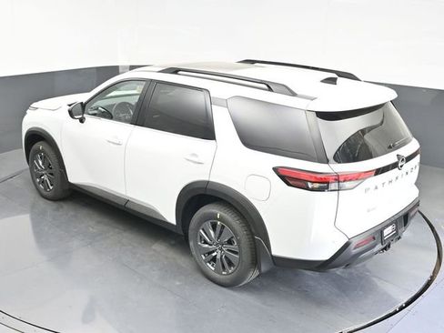 New 2026 Nissan Pathfinder SV w/ SV Premium Package FWD image 29