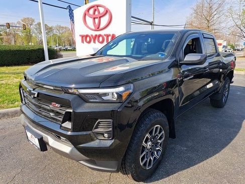 Used 2025 Chevrolet Colorado Z71 AWD/4WD image 2