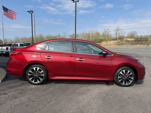 Used 2019 Nissan Sentra SR FWD image 6