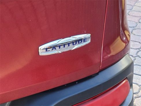 Used 2017 Jeep Cherokee Latitude w/ Comfort/Convenience Group image 9