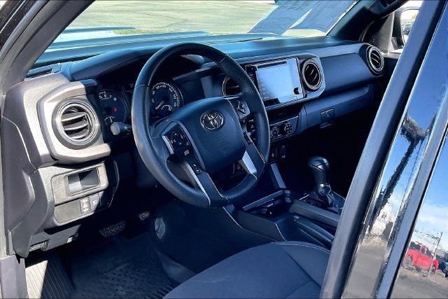 Used 2019 Toyota Tacoma TRD Sport w/ Technology Package AWD/4WD image 13