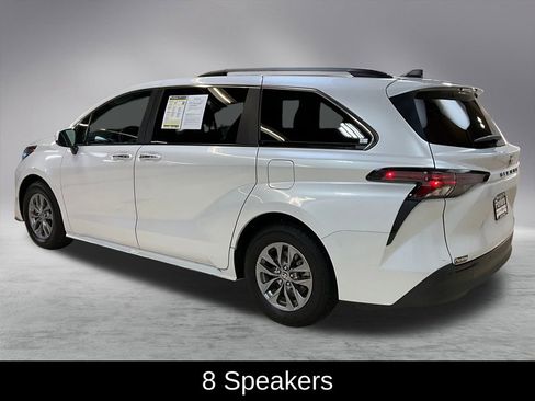 Used 2024 Toyota Sienna XLE image 3