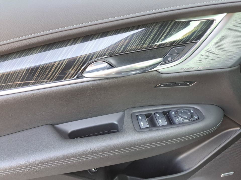 Used 2025 Cadillac XT6 Premium Luxury FWD image 32