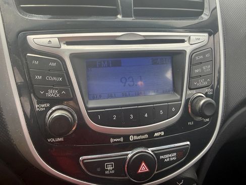 Used 2013 Hyundai Accent SE FWD image 14