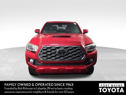 Used 2021 Toyota Tacoma TRD Sport w/ Technology Package AWD/4WD image 3