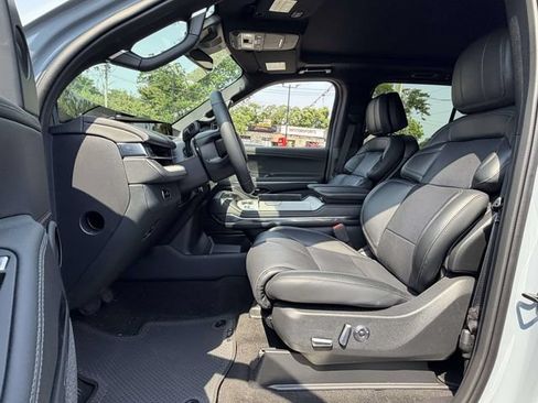 Used 2026 Lincoln Navigator Reserve w/ Jet Appearance Package AWD/4WD image 11