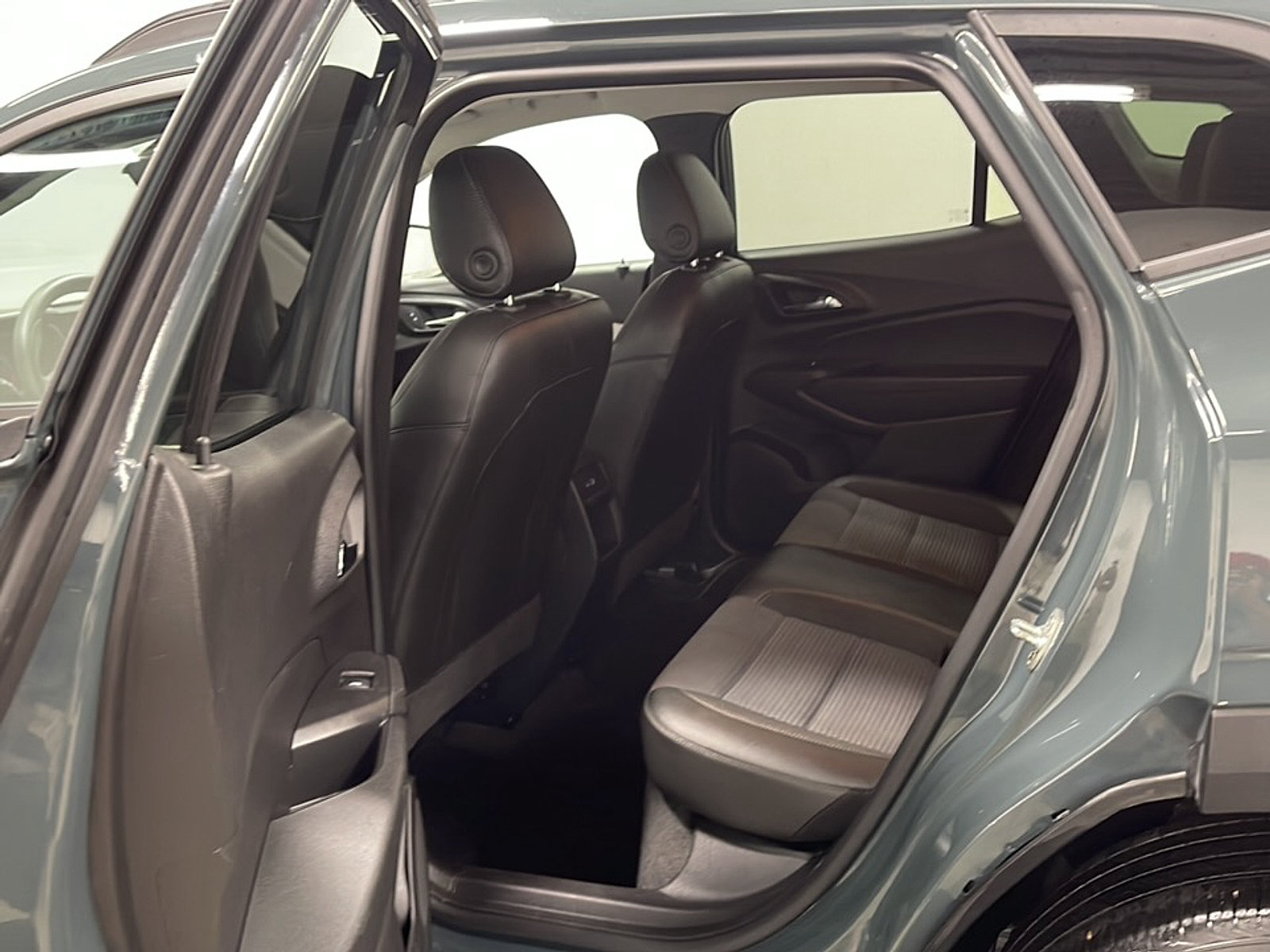 Used 2025 Chevrolet Trax LT FWD image 15