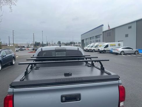 Used 2019 Toyota Tacoma TRD Off-Road w/ Technology Package image 13