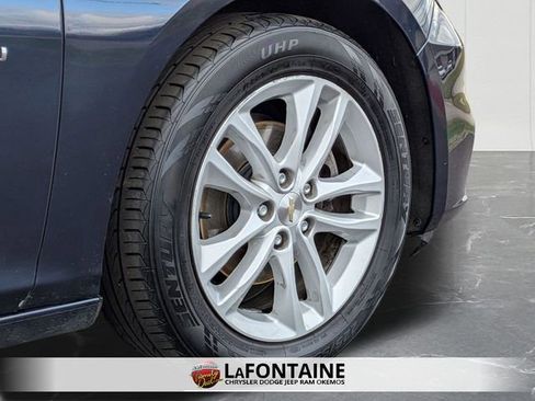 Used 2018 Chevrolet Malibu LT image 32