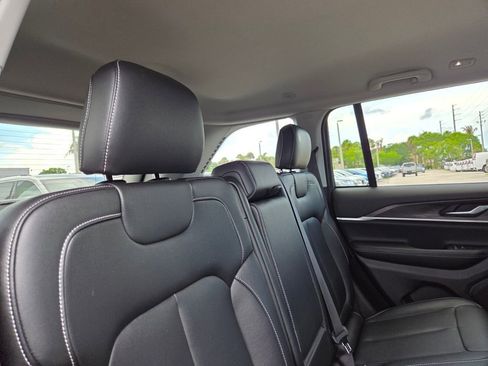 Used 2023 Jeep Grand Cherokee Limited RWD image 18