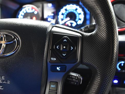 Used 2020 Toyota Tacoma TRD Off-Road w/ Technology Package AWD/4WD image 20