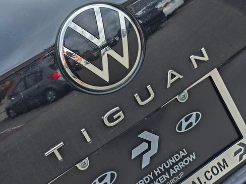 Used 2024 Volkswagen Tiguan SE AWD/4WD image 7