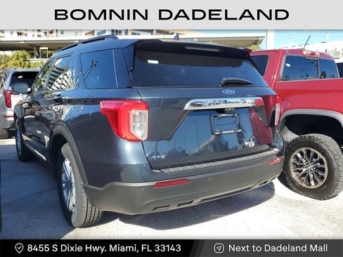 Used 2023 Ford Explorer XLT image 3