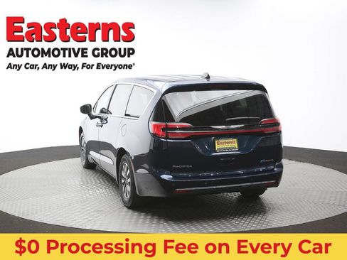 Used 2023 Chrysler Pacifica Touring-L FWD image 37