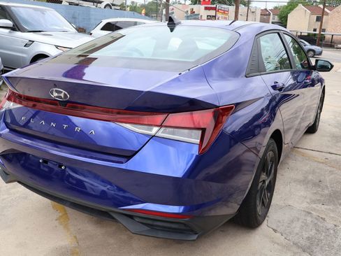 Used 2023 Hyundai Elantra SEL w/ Preferred Accessory Package FWD image 8
