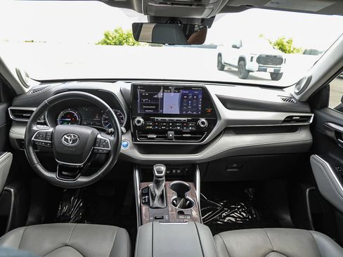 Certified 2021 Toyota Highlander Platinum FWD image 13