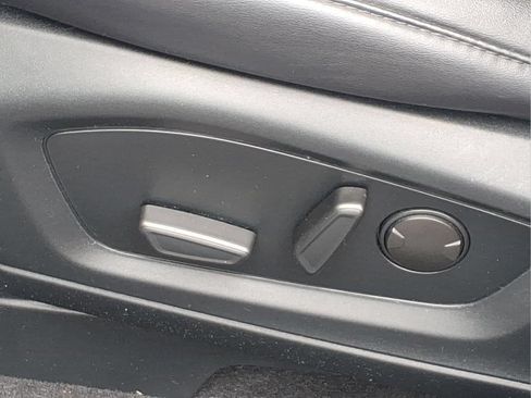 Used 2022 Ford Explorer XLT w/ Equipment Group 202A AWD/4WD image 18