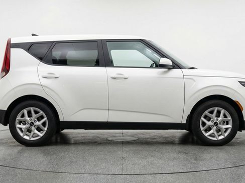 Used 2025 Kia Soul LX w/ LX Technology Package FWD image 11