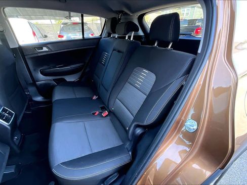 Used 2018 Kia Sportage LX w/ LX Technology Package image 19