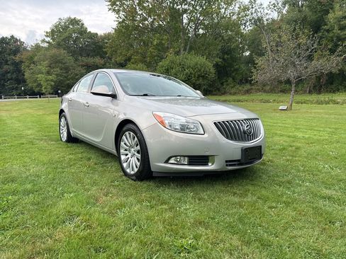 Used 2011 Buick Regal CXL FWD image 2