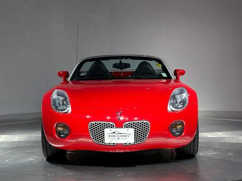 Used 2006 Pontiac Solstice Convertible w/ Premium Package RWD image 3