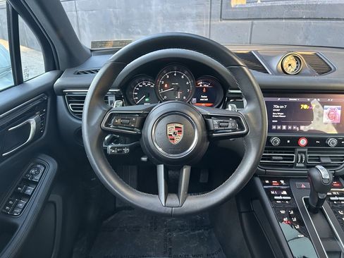 Certified 2025 Porsche Macan image 23