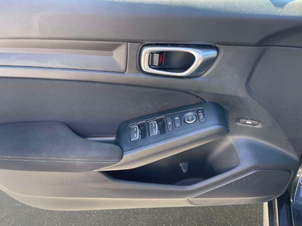 Used 2025 Honda Civic Sport image 17