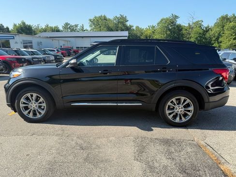Used 2023 Ford Explorer XLT w/ Equipment Group 202A AWD/4WD image 8
