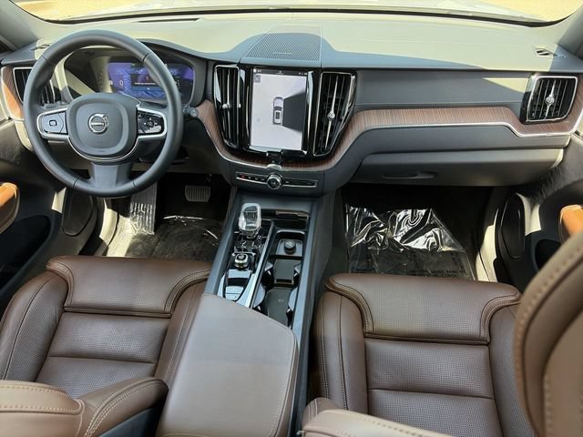 Certified 2025 Volvo XC60 T8 Ultra w/ Protection Package Premier AWD/4WD image 16