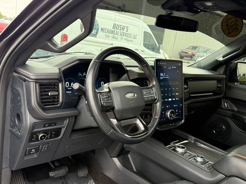 Used 2023 Ford Expedition Platinum AWD/4WD image 4