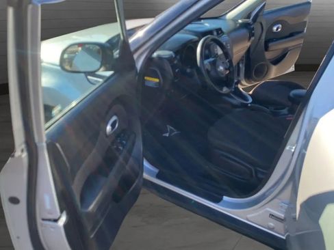 Used 2019 Kia Soul FWD image 13
