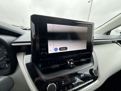 Used 2025 Toyota Corolla Cross L image 19