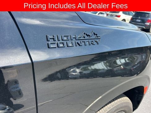 Used 2022 Chevrolet Suburban High Country AWD/4WD image 3