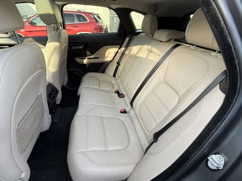 Used 2018 Jaguar F-PACE Prestige image 8