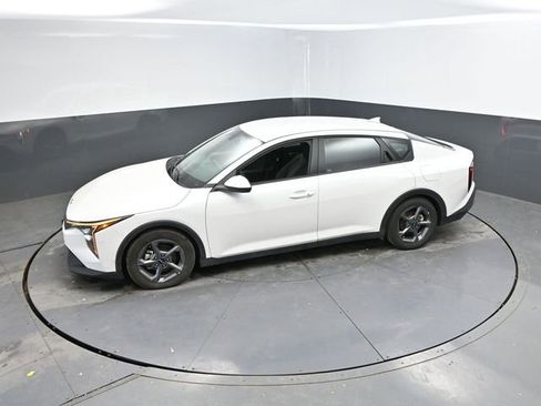 Used 2025 Kia K4 FWD image 40