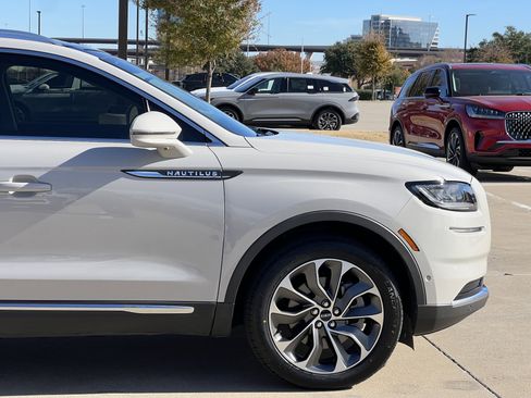 Certified 2022 Lincoln Nautilus Reserve w/ Equipment Group 201A image 12